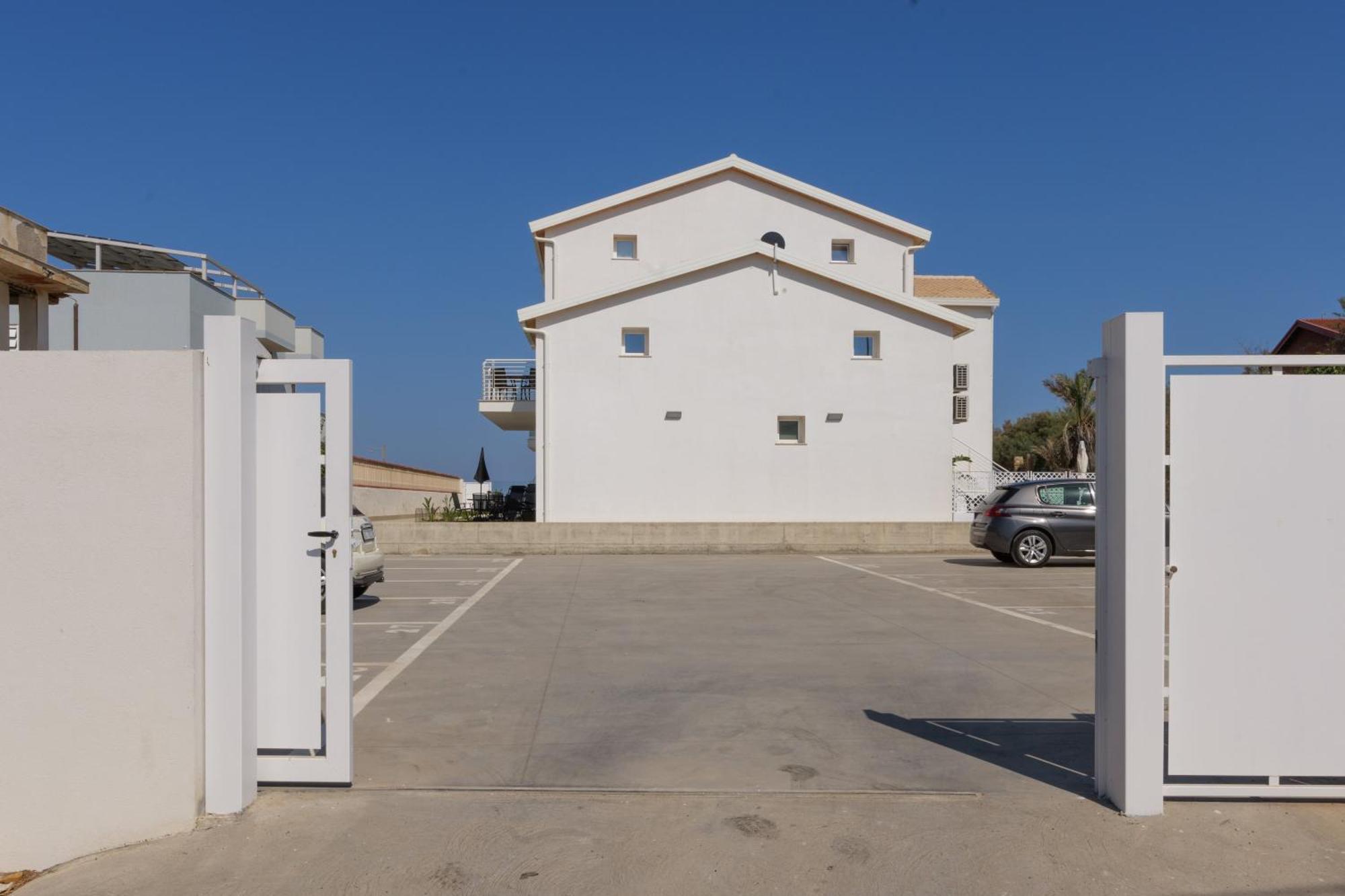 Astro Apartments With Direct Access On The Sea Of Noto Heritage Of Unesco Экстерьер фото